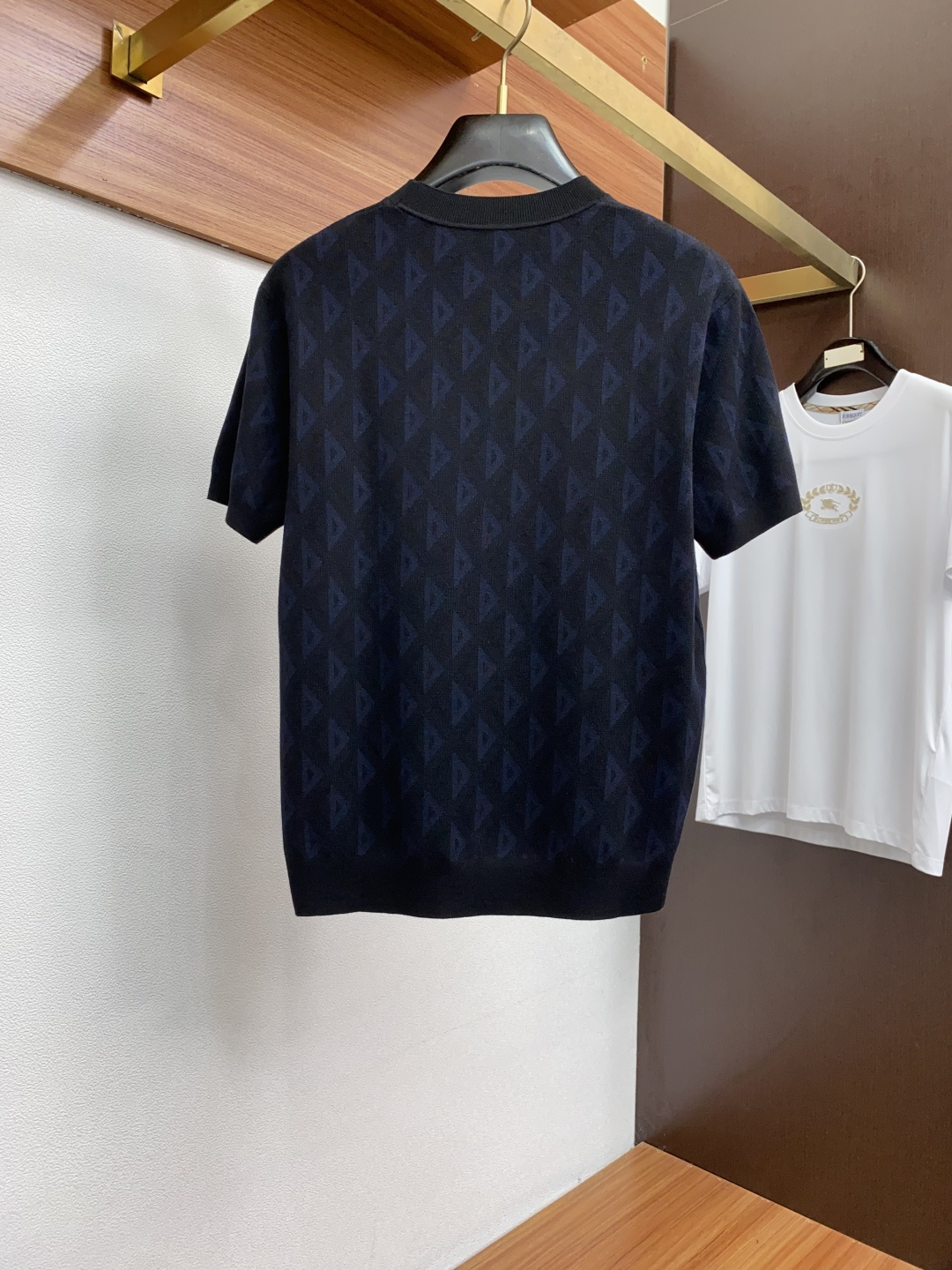 迪奥 男士高端简约圆领加厚针织毛衣短袖 ,香港洋行渠道货,纯正血统品质,25年秋冬 新款,经典王牌系列! 迪奥 男士高端简约圆领加厚针织毛衣短袖 ,香港洋行渠道货,纯正血统品质,25年秋冬 新款,经典王牌系列!