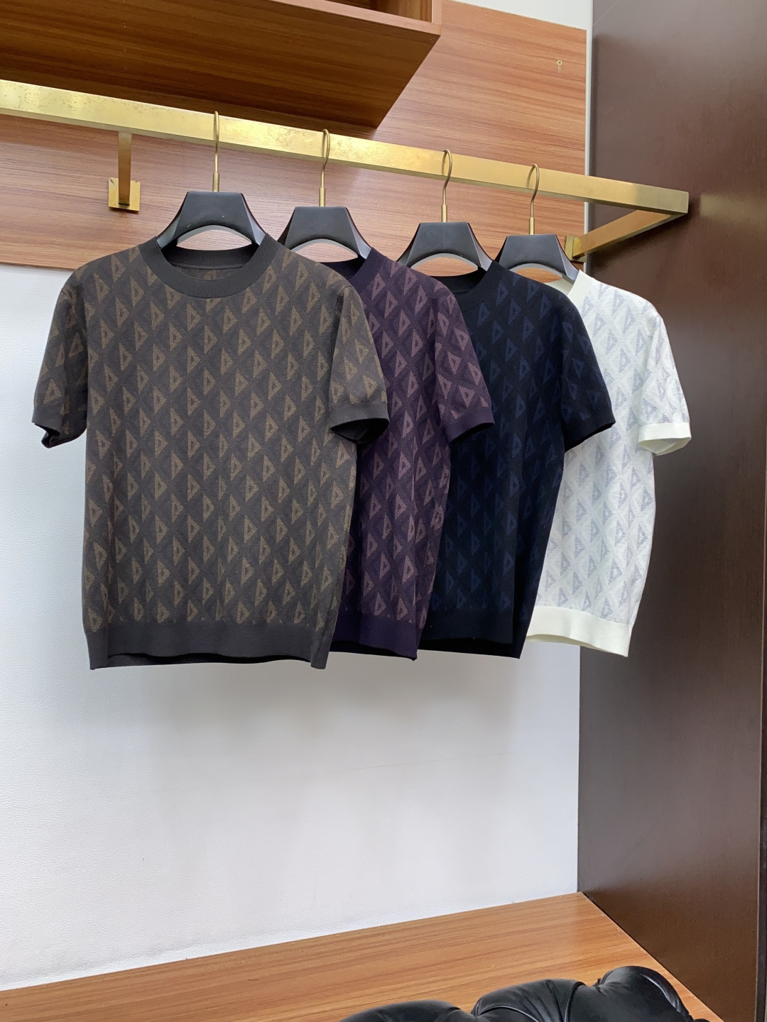  迪奥 男士高端简约圆领加厚针织毛衣短袖 ，香港洋行渠道货，纯正血统品质，25年秋冬 新款，经典王牌系列