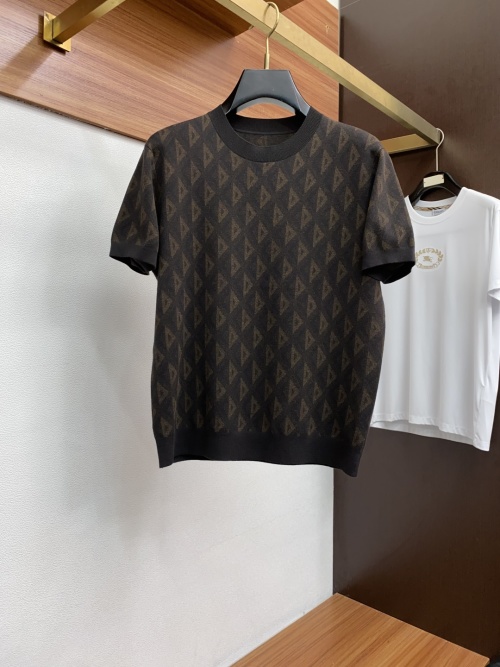 Men's Premium Knit Short Sleeve T-Shirt with Geometric Pattern 1 Men's Premium Knit Short Sleeve T-Shirt with Geometric Pattern
