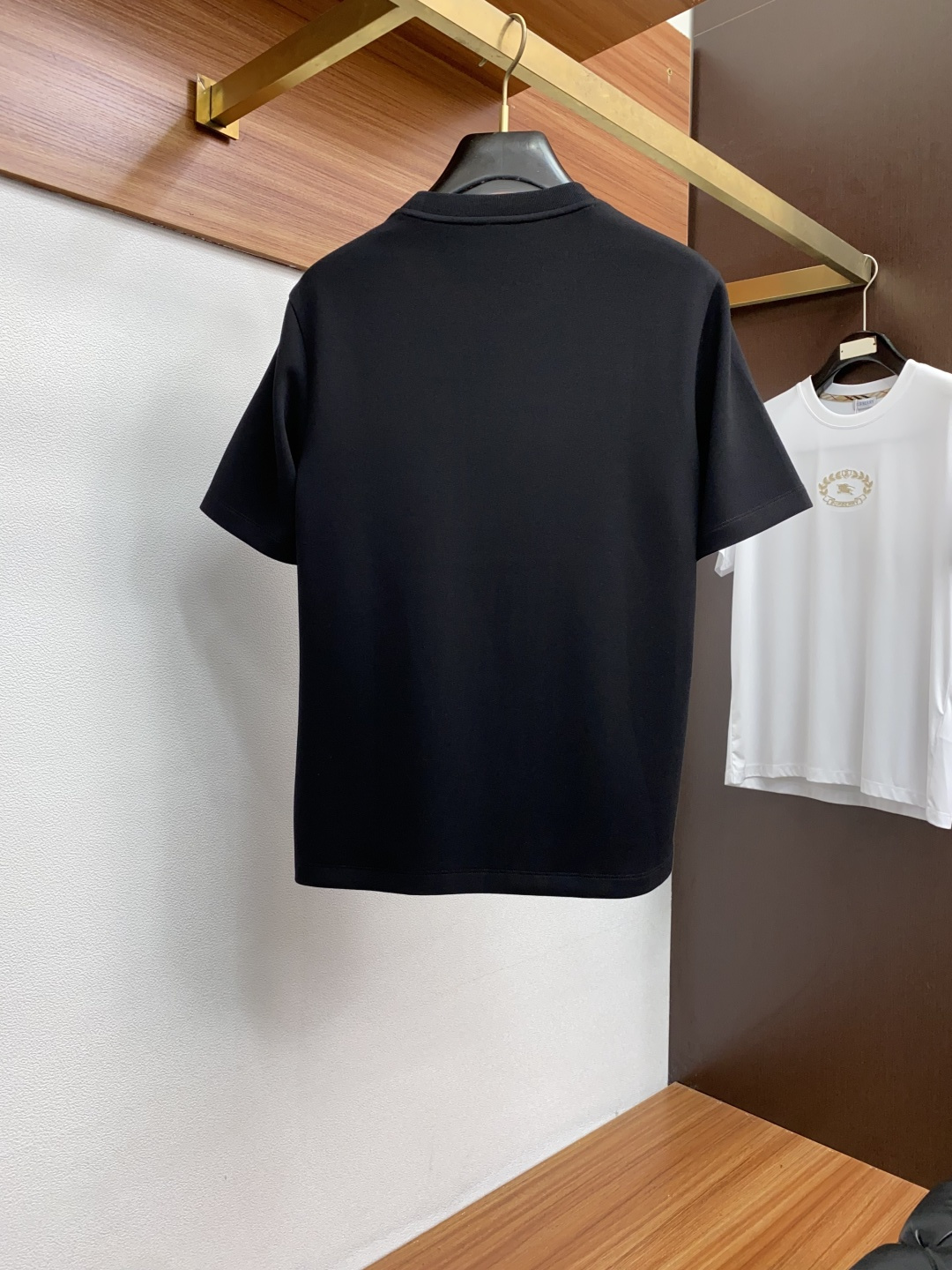  LULU 2025秋冬专柜新款 时尚休闲打底衫短袖T恤，精选莫代尔空气棉 精致原版logo打造，舒适性