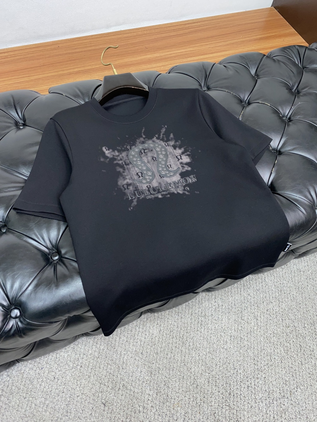  LULU 2025秋冬专柜新款 时尚休闲打底衫短袖T恤，精选莫代尔空气棉 精致原版logo打造，舒适性