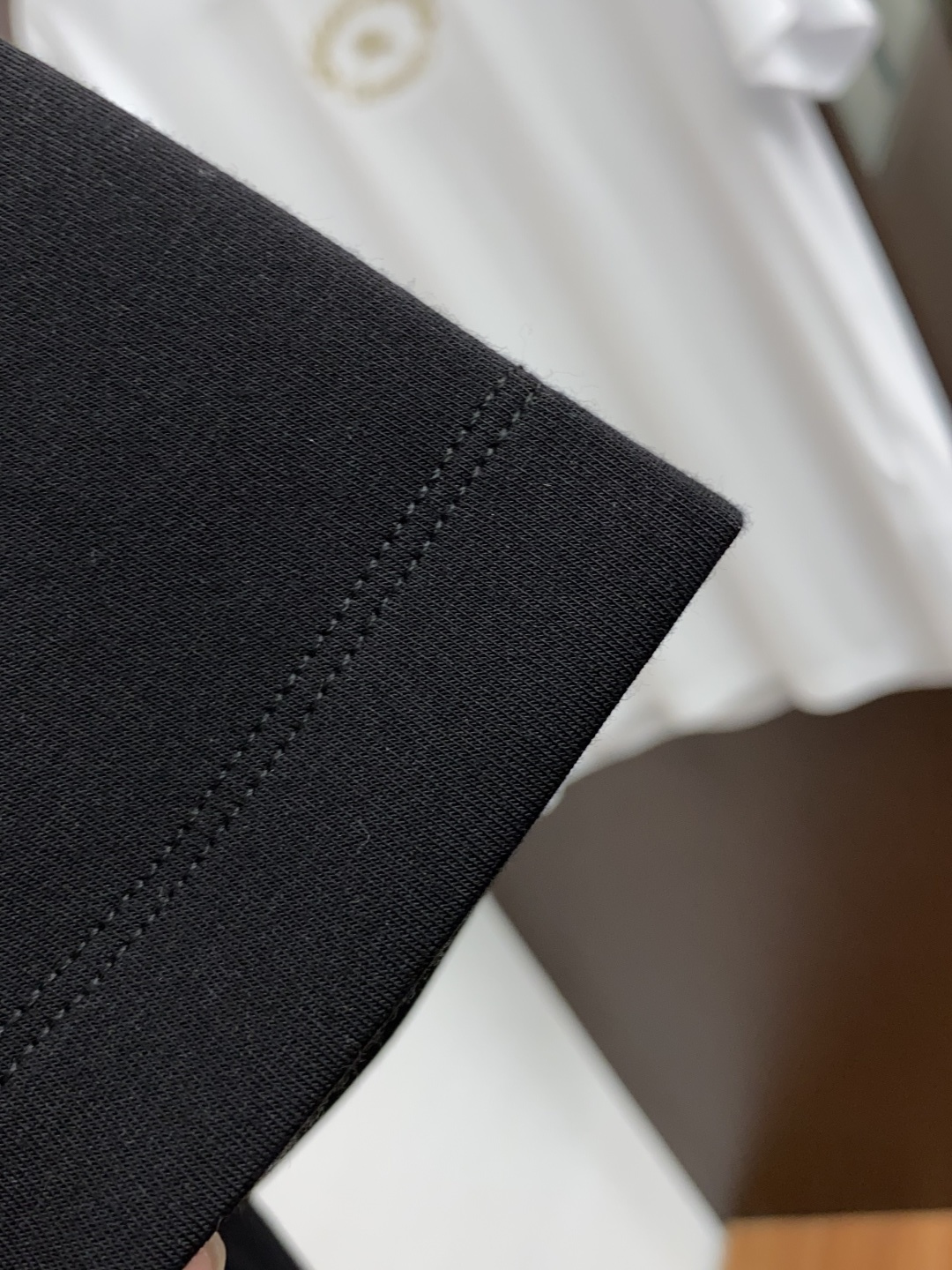  LULU 2025秋冬专柜新款 时尚休闲打底衫短袖T恤，精选莫代尔空气棉 精致原版logo打造，舒适性