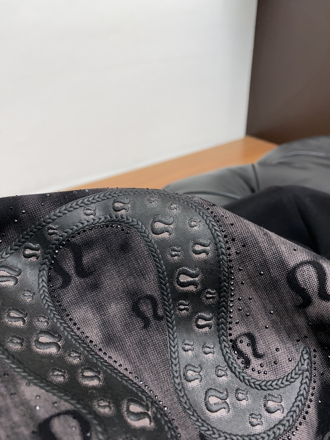  LULU 2025秋冬专柜新款 时尚休闲打底衫短袖T恤，精选莫代尔空气棉 精致原版logo打造，舒适性