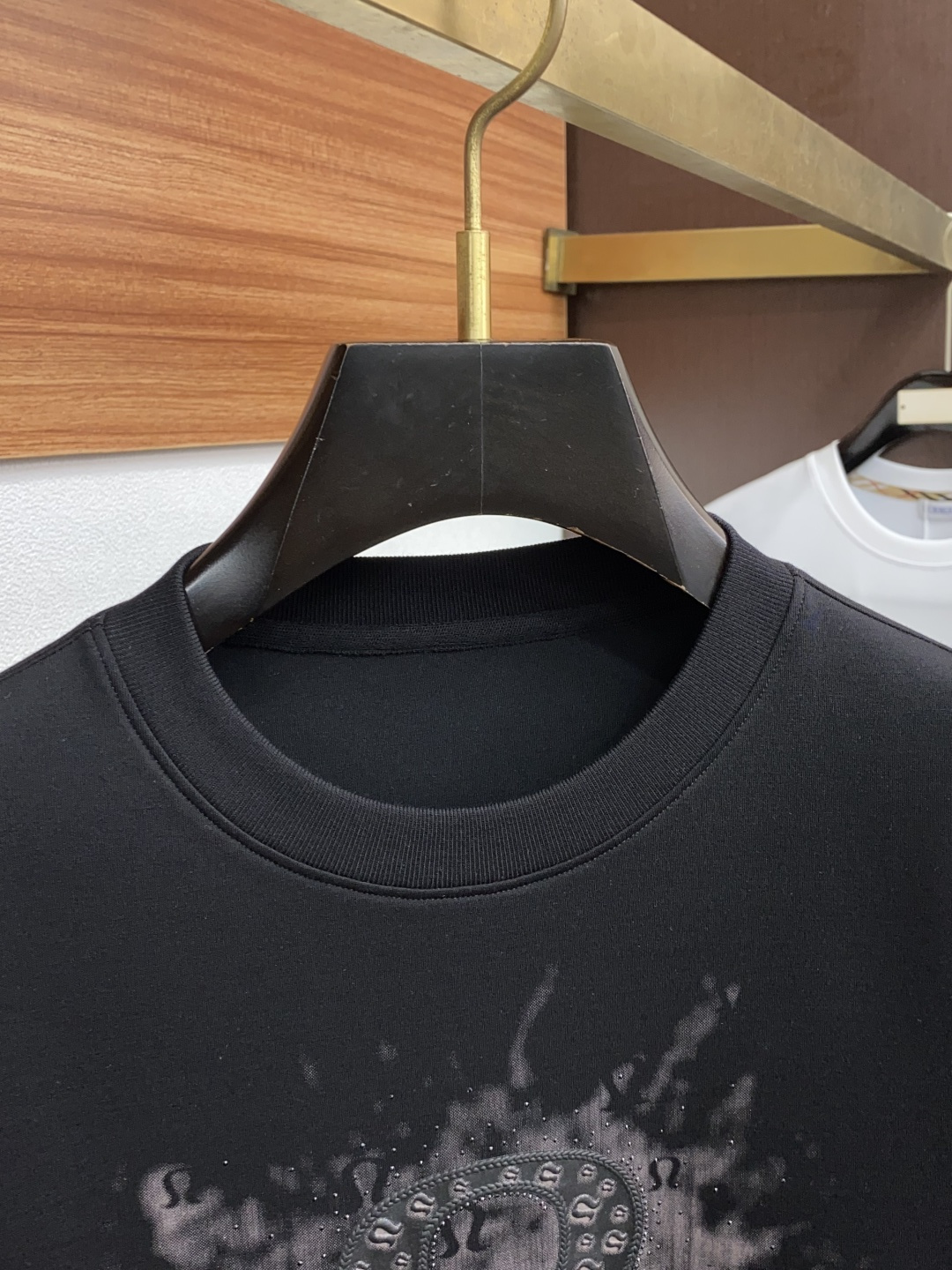  LULU 2025秋冬专柜新款 时尚休闲打底衫短袖T恤，精选莫代尔空气棉 精致原版logo打造，舒适性