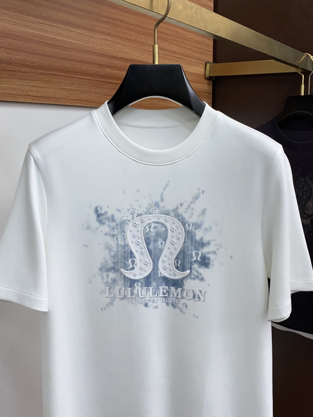  LULU 2025秋冬专柜新款 时尚休闲打底衫短袖T恤，精选莫代尔空气棉 精致原版logo打造，舒适性