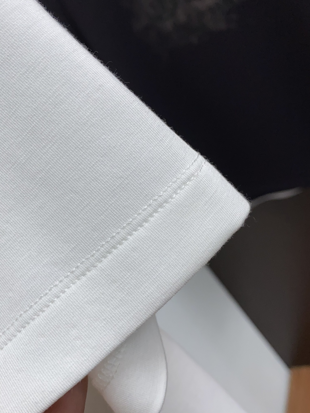  LULU 2025秋冬专柜新款 时尚休闲打底衫短袖T恤，精选莫代尔空气棉 精致原版logo打造，舒适性