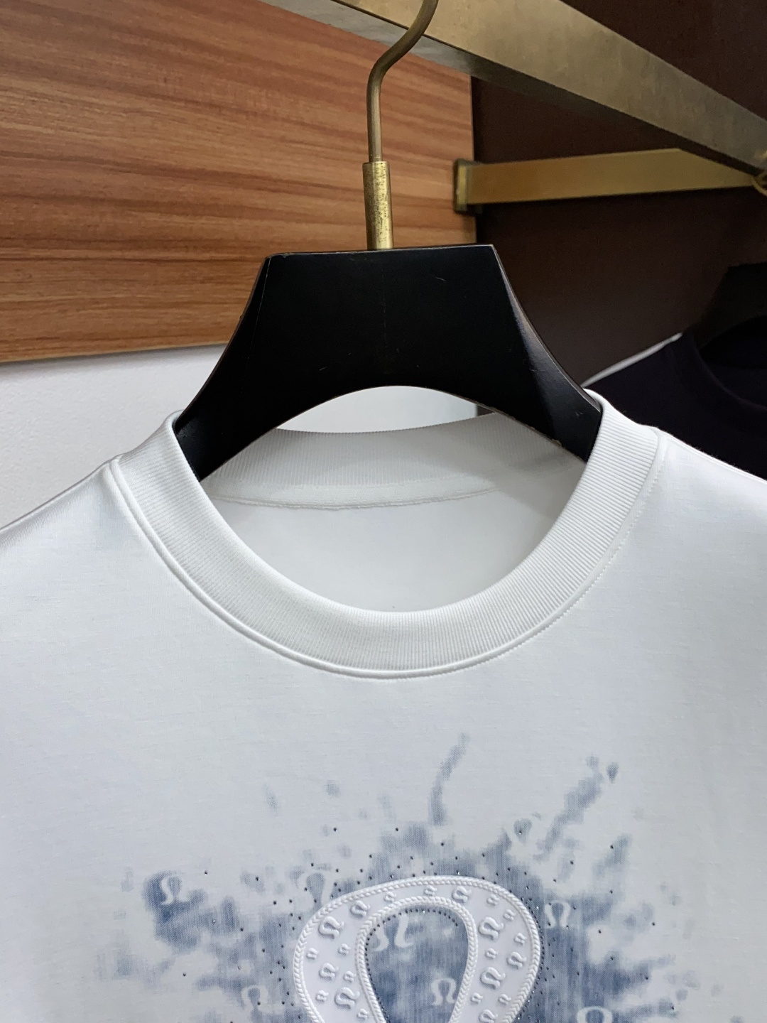  LULU 2025秋冬专柜新款 时尚休闲打底衫短袖T恤，精选莫代尔空气棉 精致原版logo打造，舒适性