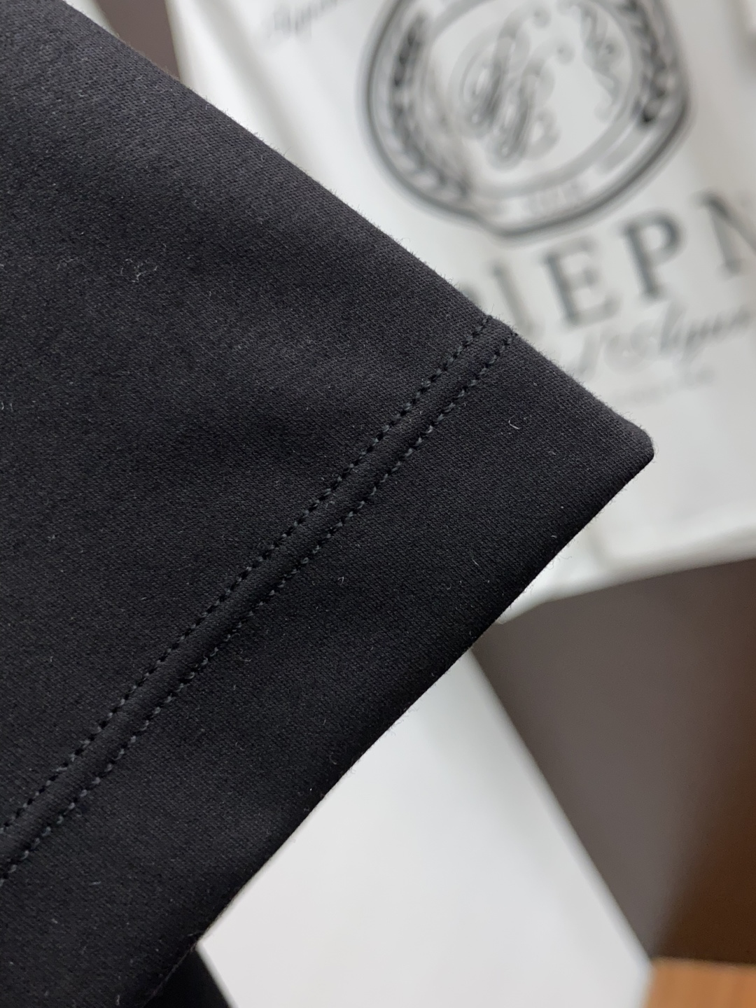  PP 系列 VIP高级定制 2025新款短袖  百搭款式 任何人都可以轻松驾驭 面料全订制工艺 高定一