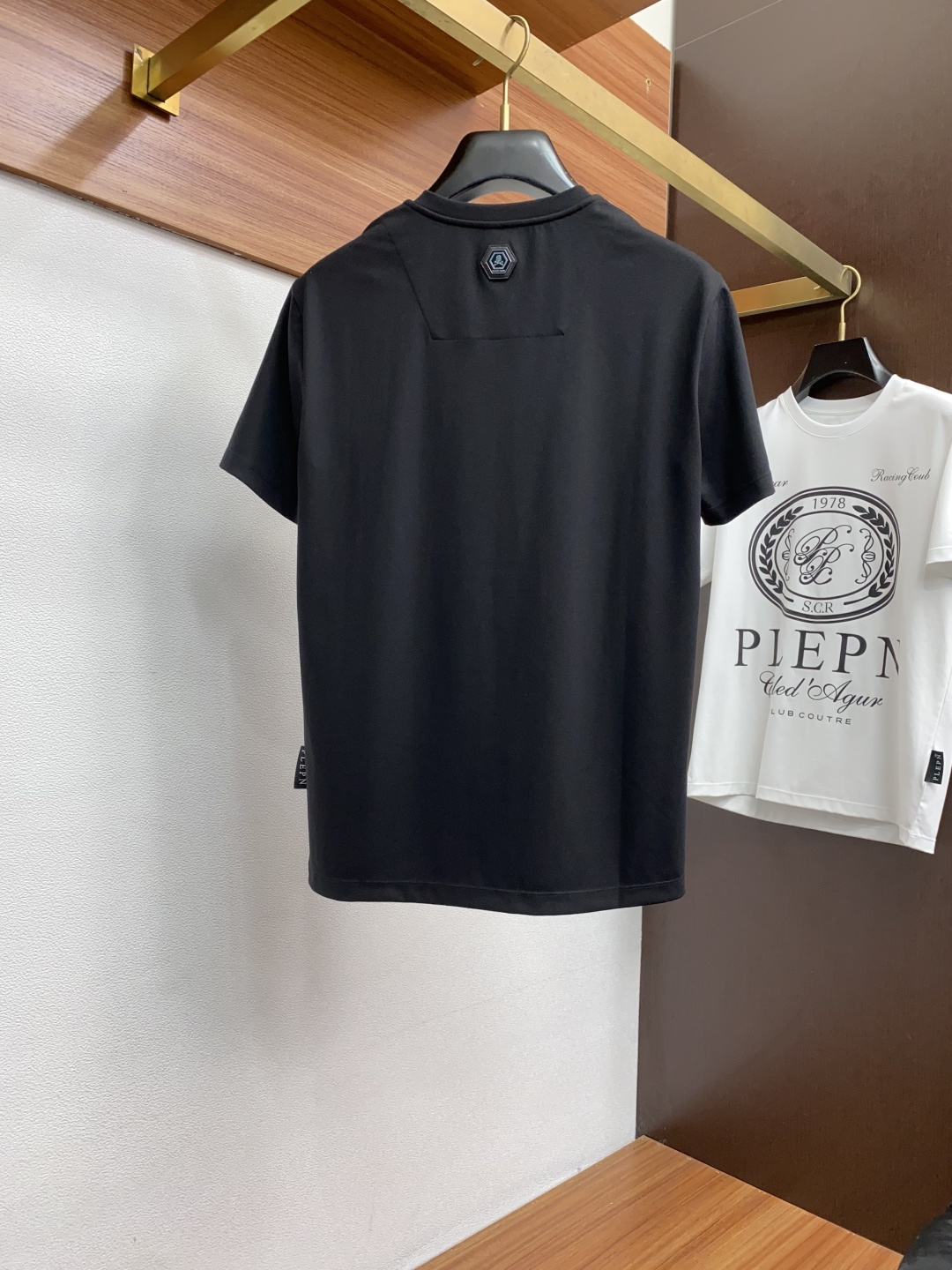  PP 系列 VIP高级定制 2025新款短袖  百搭款式 任何人都可以轻松驾驭 面料全订制工艺 高定一