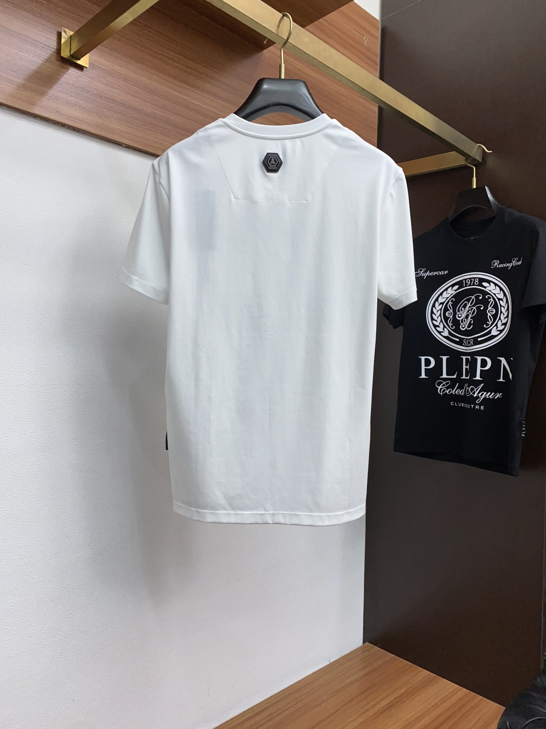  PP 系列 VIP高级定制 2025新款短袖  百搭款式 任何人都可以轻松驾驭 面料全订制工艺 高定一