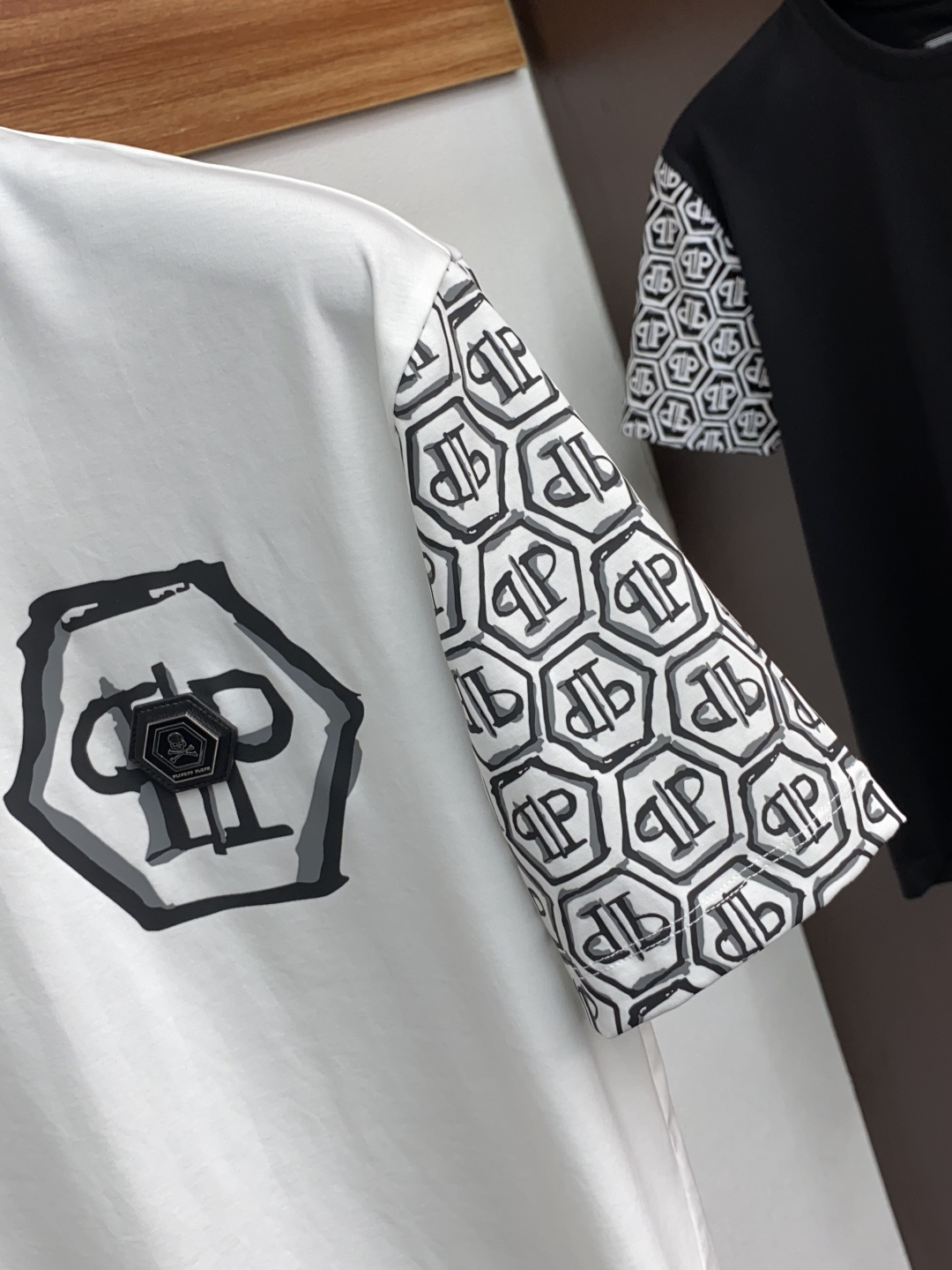  PP 系列 VIP高级定制 2025新款短袖  百搭款式 任何人都可以轻松驾驭 面料全订制工艺 高定一