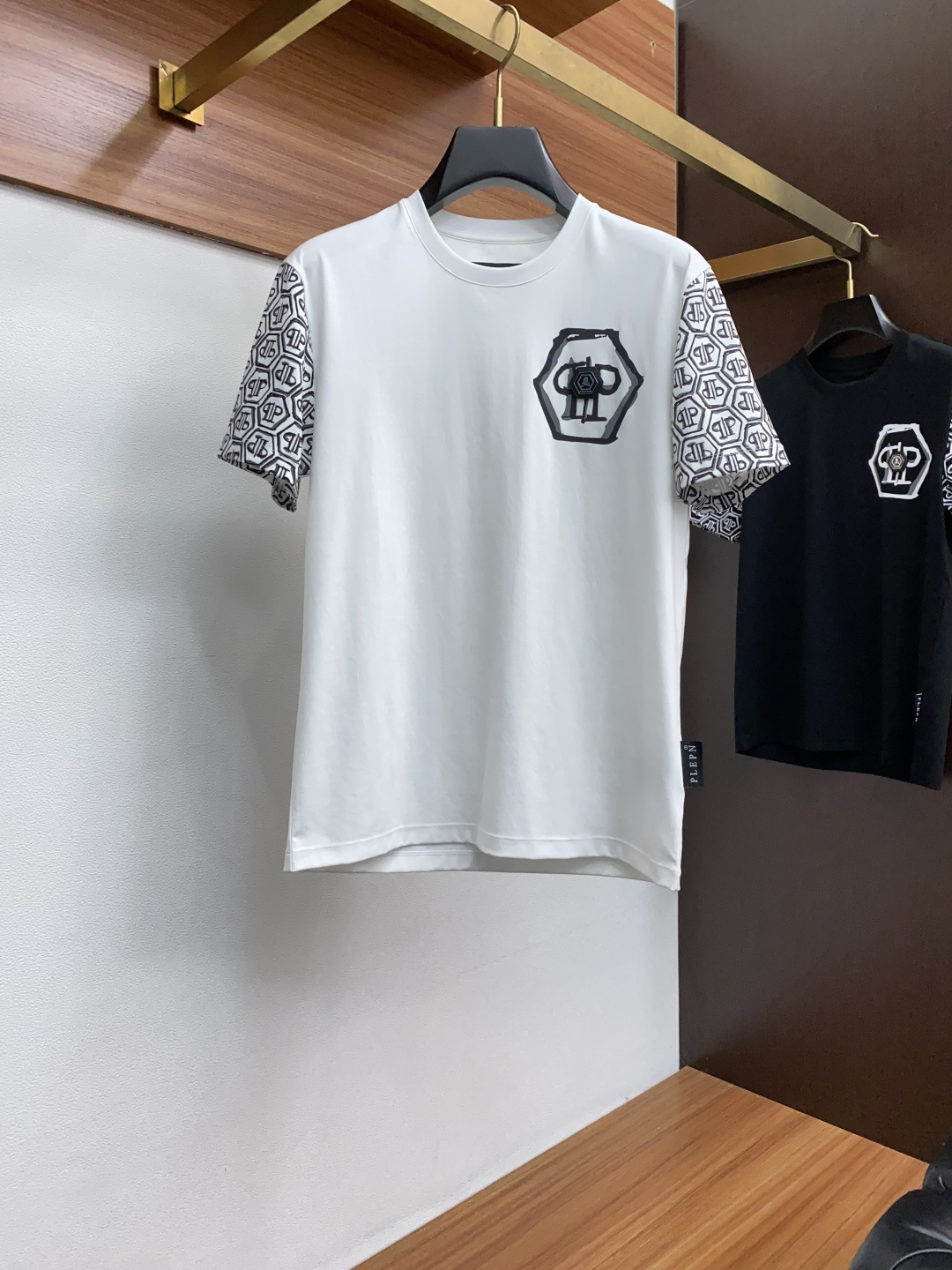  PP 系列 VIP高级定制 2025新款短袖  百搭款式 任何人都可以轻松驾驭 面料全订制工艺 高定一