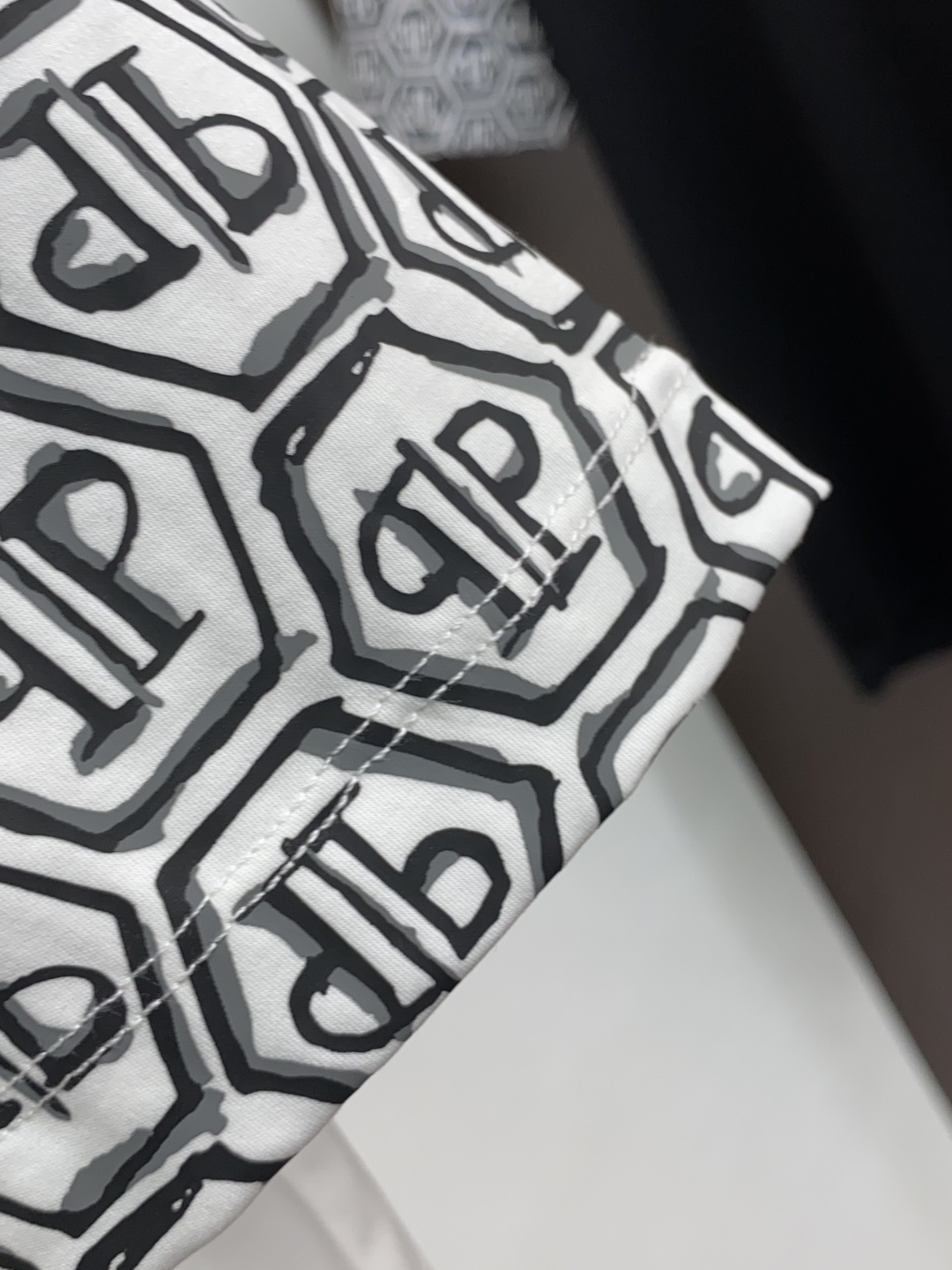  PP 系列 VIP高级定制 2025新款短袖  百搭款式 任何人都可以轻松驾驭 面料全订制工艺 高定一