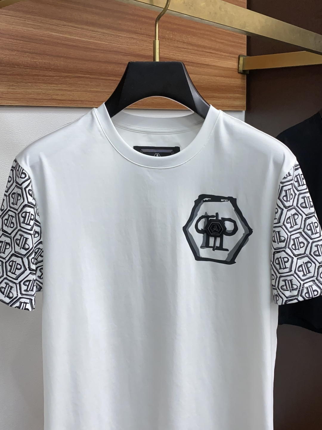  PP 系列 VIP高级定制 2025新款短袖  百搭款式 任何人都可以轻松驾驭 面料全订制工艺 高定一