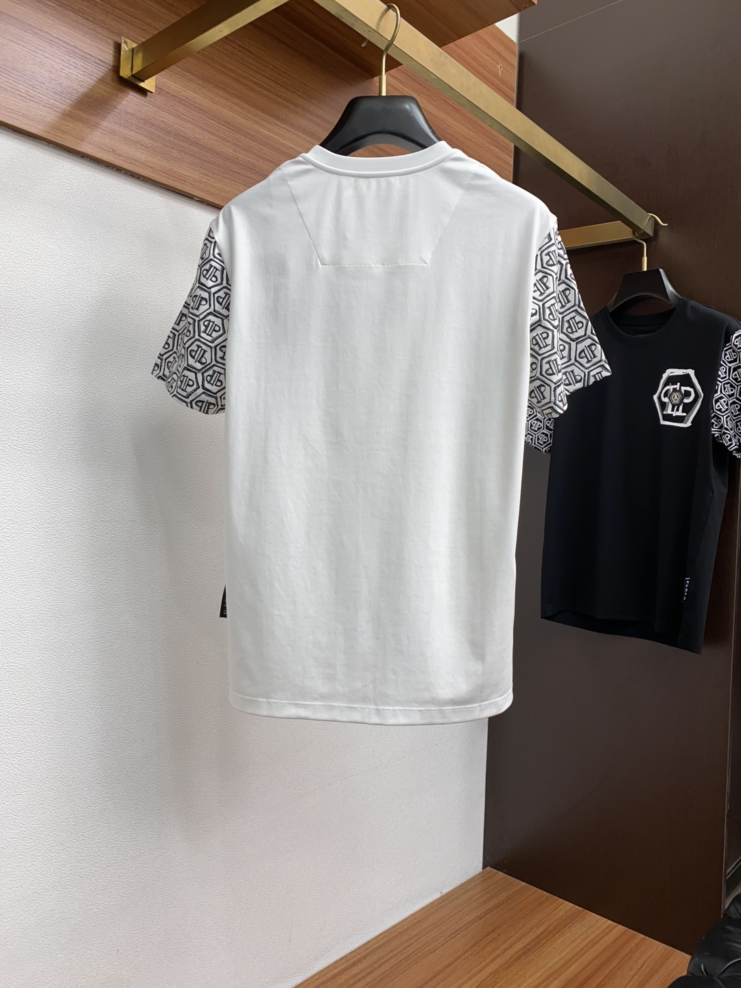  PP 系列 VIP高级定制 2025新款短袖  百搭款式 任何人都可以轻松驾驭 面料全订制工艺 高定一