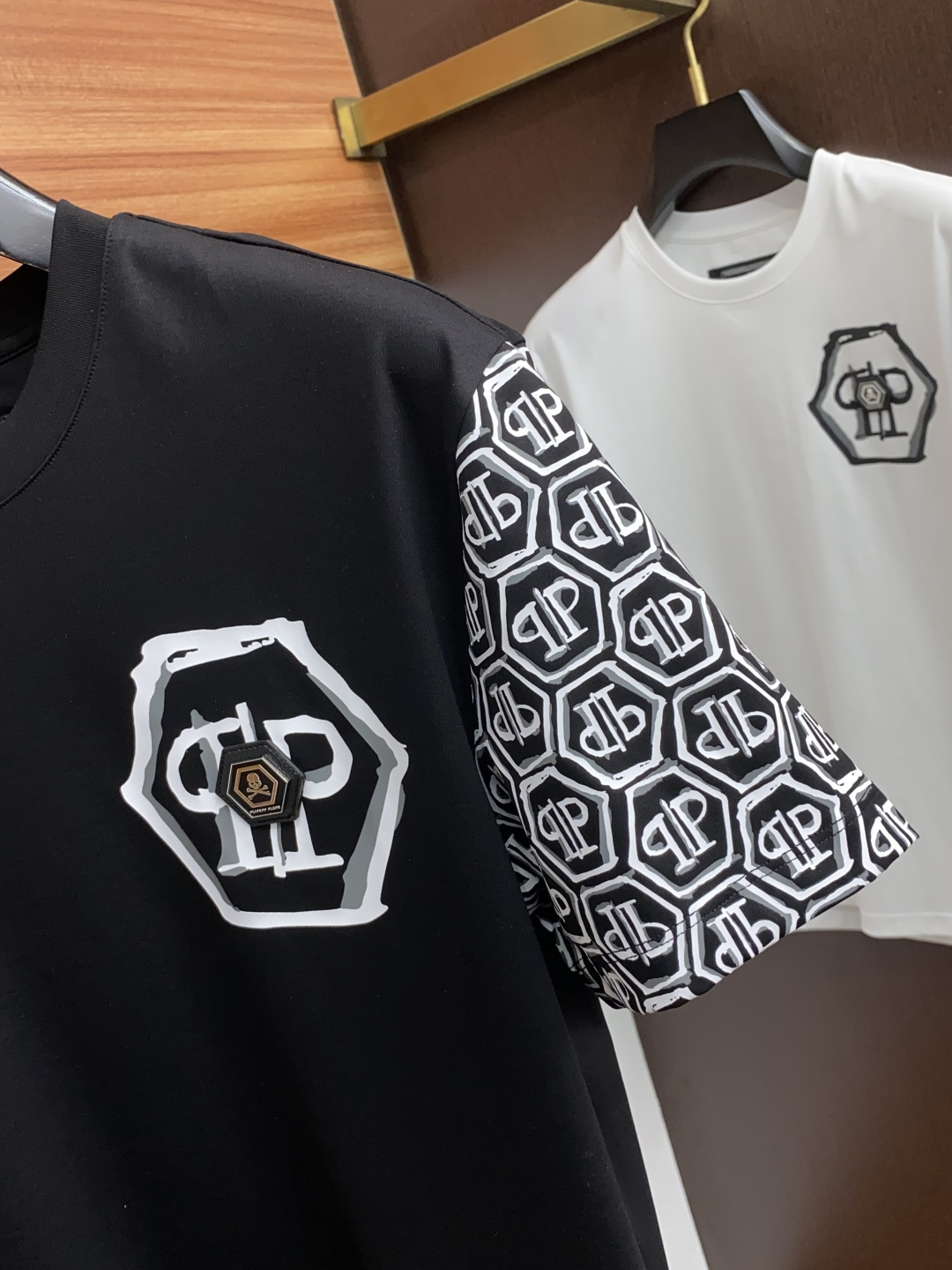  PP 系列 VIP高级定制 2025新款短袖  百搭款式 任何人都可以轻松驾驭 面料全订制工艺 高定一