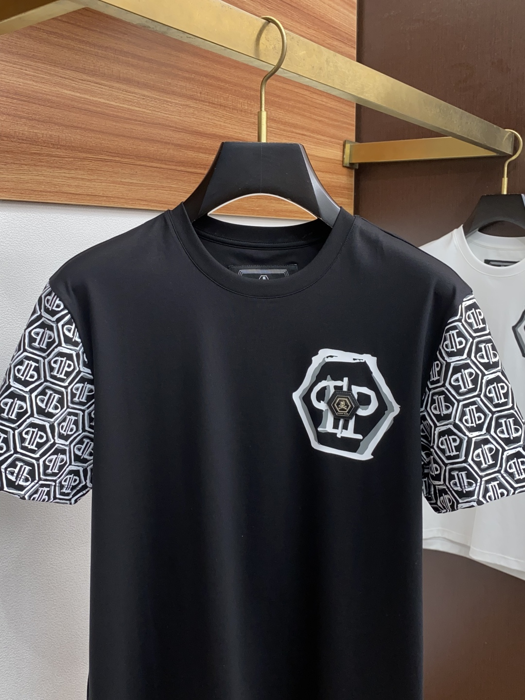  PP 系列 VIP高级定制 2025新款短袖  百搭款式 任何人都可以轻松驾驭 面料全订制工艺 高定一