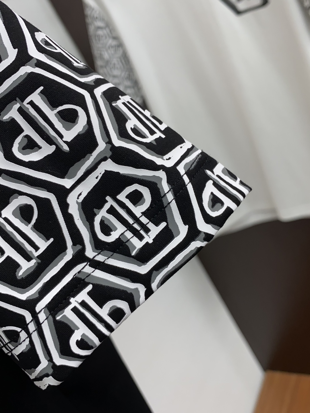  PP 系列 VIP高级定制 2025新款短袖  百搭款式 任何人都可以轻松驾驭 面料全订制工艺 高定一