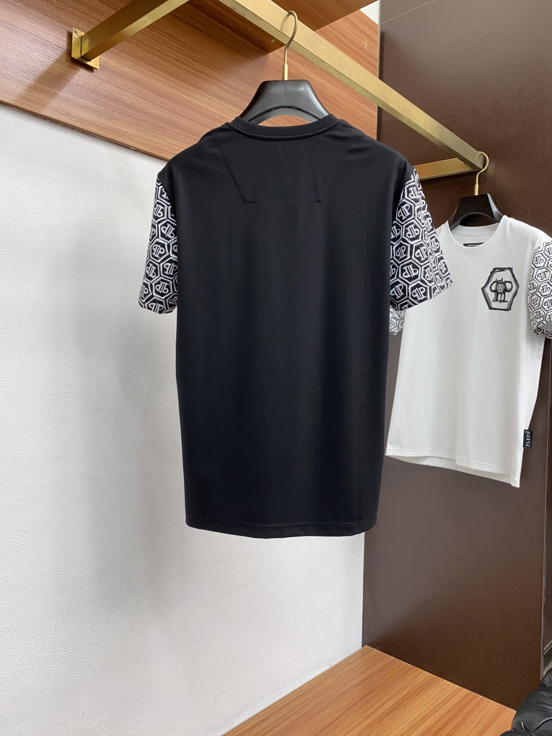  PP 系列 VIP高级定制 2025新款短袖  百搭款式 任何人都可以轻松驾驭 面料全订制工艺 高定一