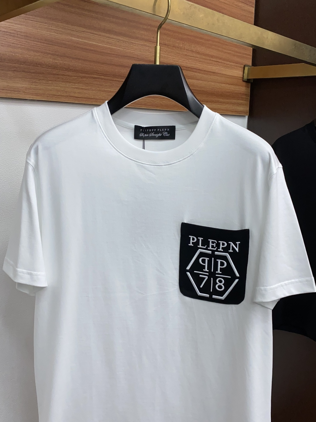  PP 系列 VIP高级定制 2025新款短袖  百搭款式 任何人都可以轻松驾驭 面料全订制工艺 高定一