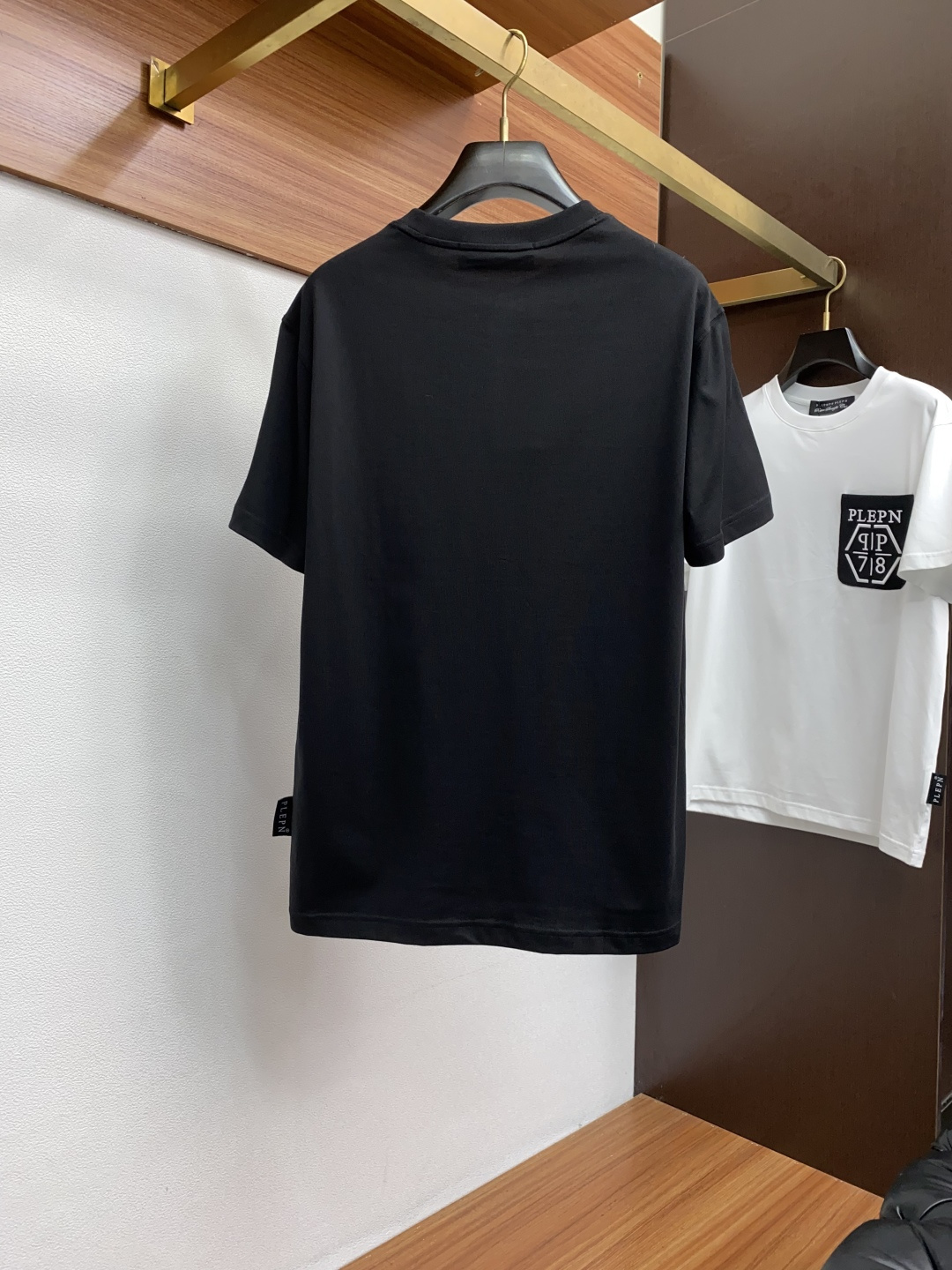  PP 系列 VIP高级定制 2025新款短袖  百搭款式 任何人都可以轻松驾驭 面料全订制工艺 高定一