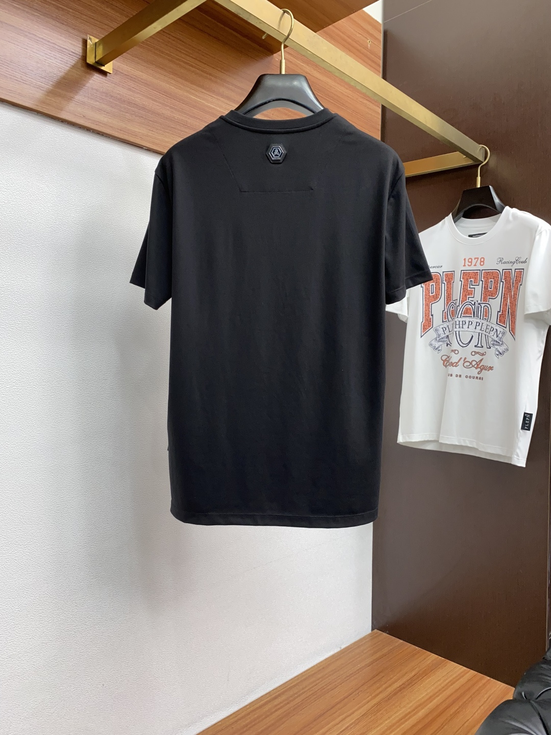  PP 系列 VIP高级定制 2025新款短袖  百搭款式 任何人都可以轻松驾驭 面料全订制工艺 高定一