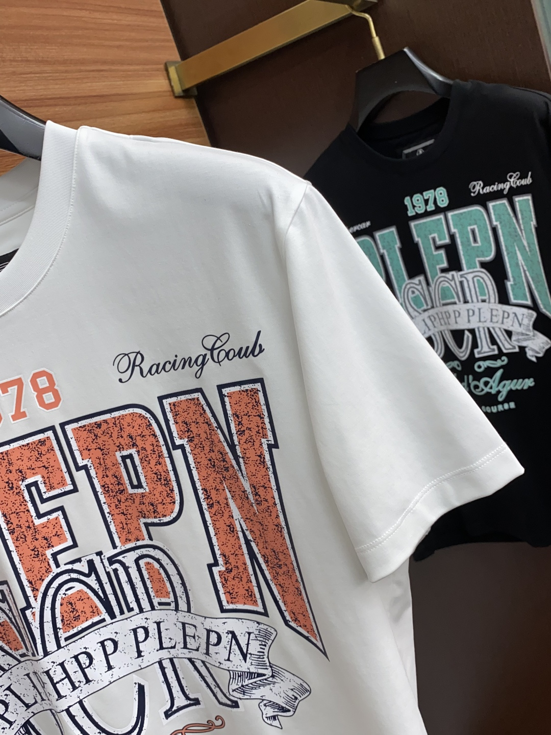  PP 系列 VIP高级定制 2025新款短袖  百搭款式 任何人都可以轻松驾驭 面料全订制工艺 高定一