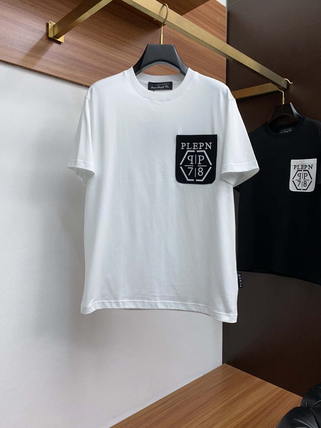  PP 系列 VIP高级定制 2025新款短袖  百搭款式 任何人都可以轻松驾驭 面料全订制工艺 高定一