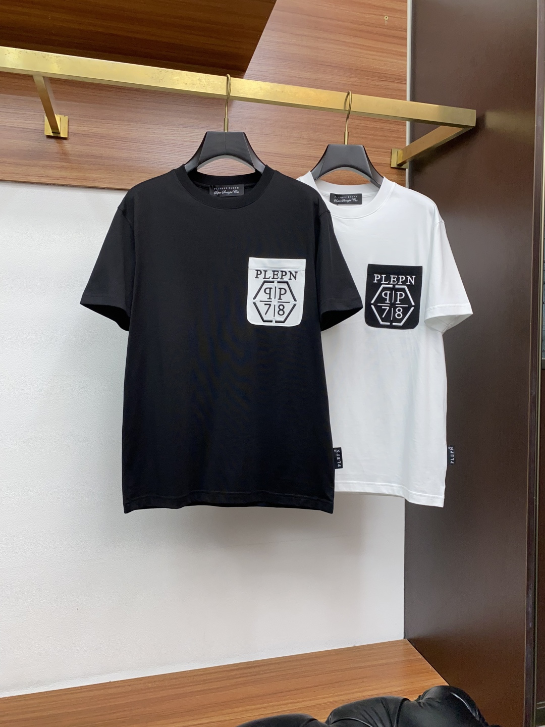  PP 系列 VIP高级定制 2025新款短袖  百搭款式 任何人都可以轻松驾驭 面料全订制工艺 高定一