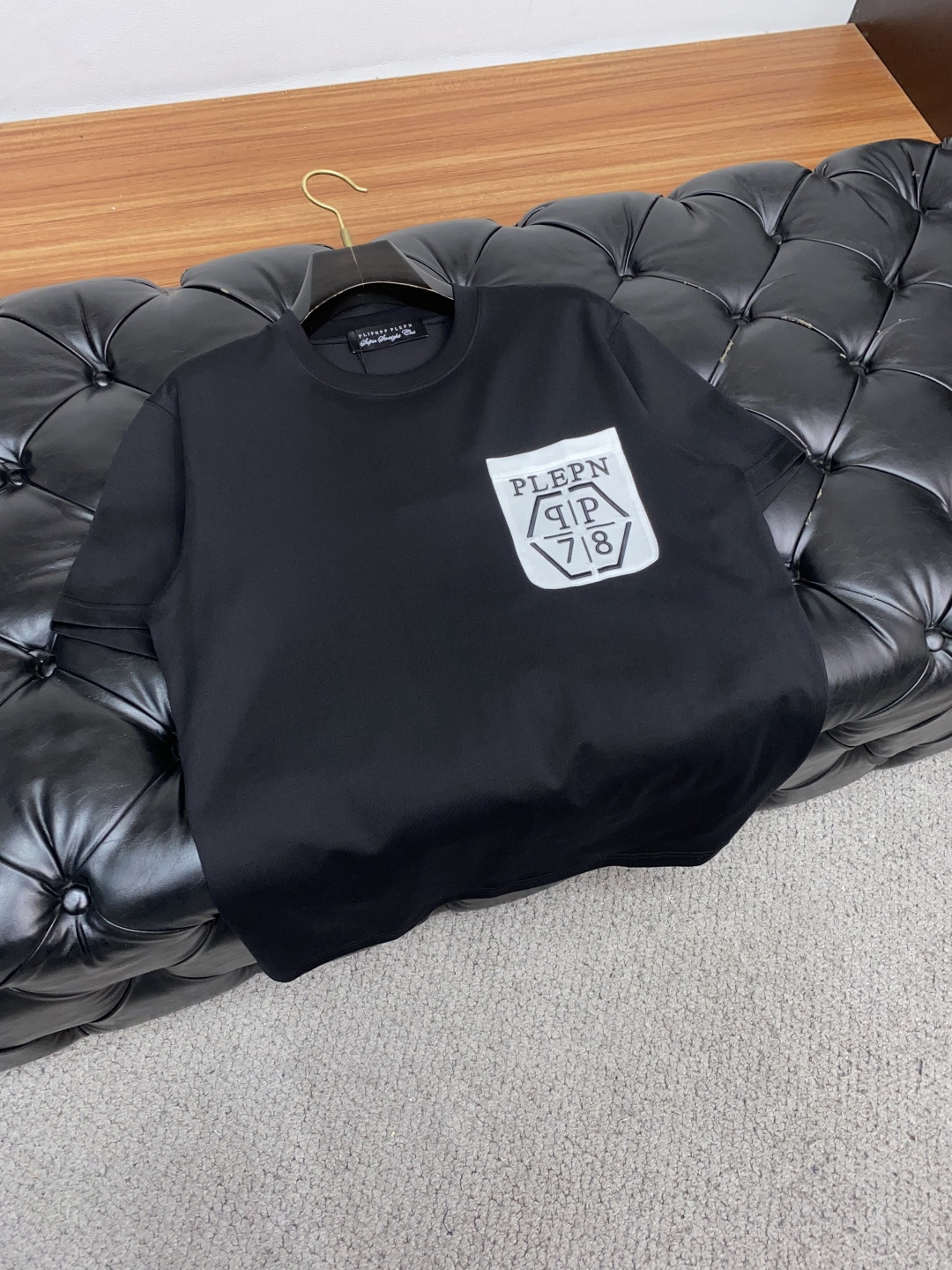  PP 系列 VIP高级定制 2025新款短袖  百搭款式 任何人都可以轻松驾驭 面料全订制工艺 高定一