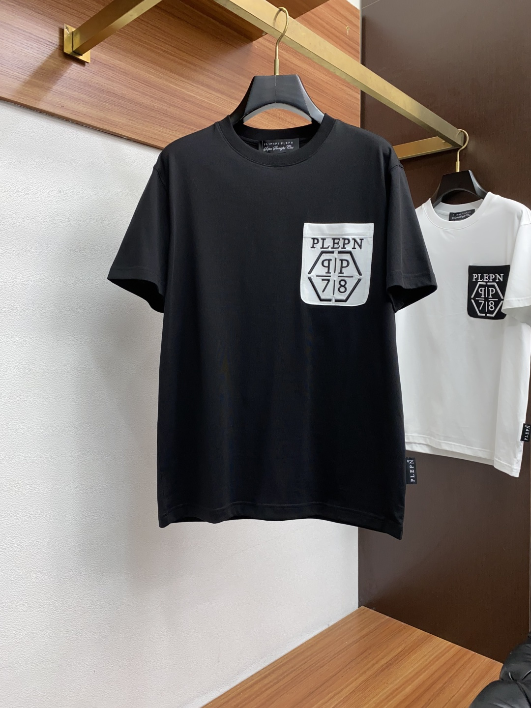  PP 系列 VIP高级定制 2025新款短袖  百搭款式 任何人都可以轻松驾驭 面料全订制工艺 高定一