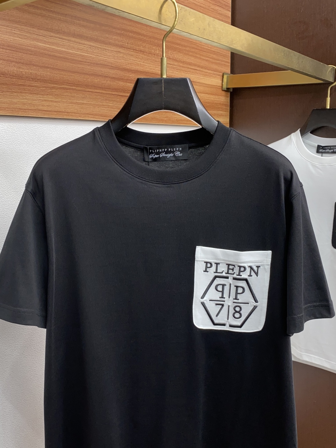  PP 系列 VIP高级定制 2025新款短袖  百搭款式 任何人都可以轻松驾驭 面料全订制工艺 高定一