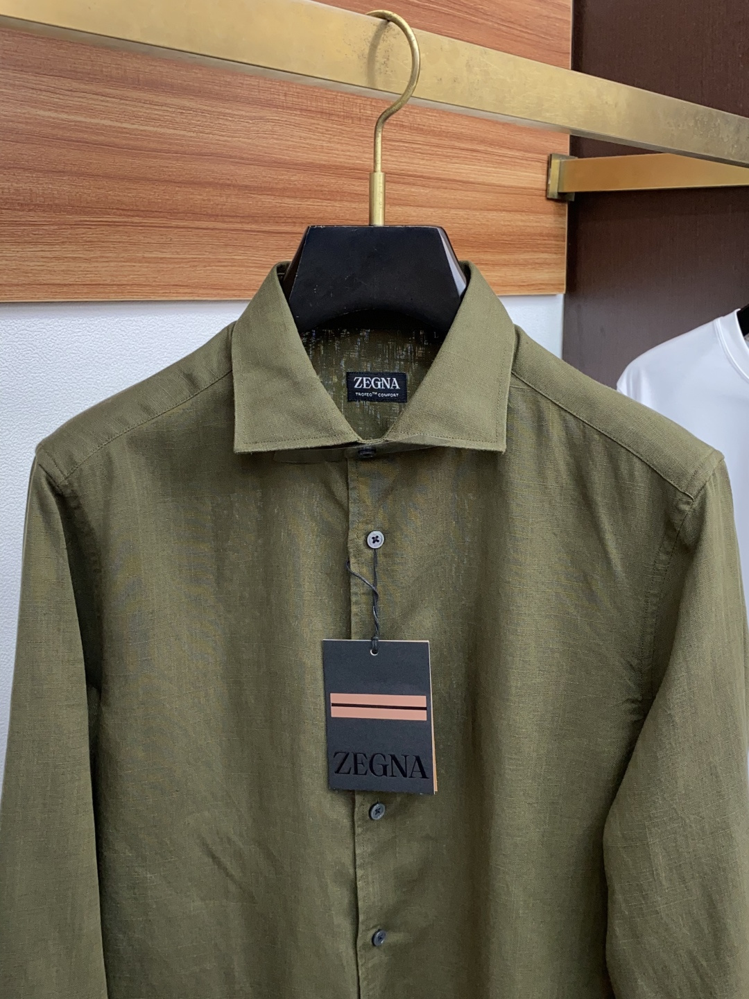 杰尼亚 2025专柜最新款麻料长袖衬衣，贸易公司渠道稀出，领先官网发售！经典休闲衬衫搭配独特的法式领设计