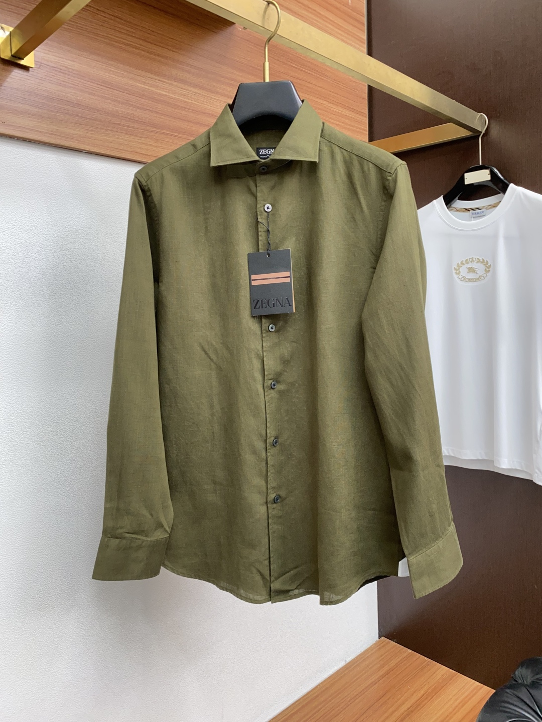 杰尼亚 2025专柜最新款麻料长袖衬衣，贸易公司渠道稀出，领先官网发售！经典休闲衬衫搭配独特的法式领设计
