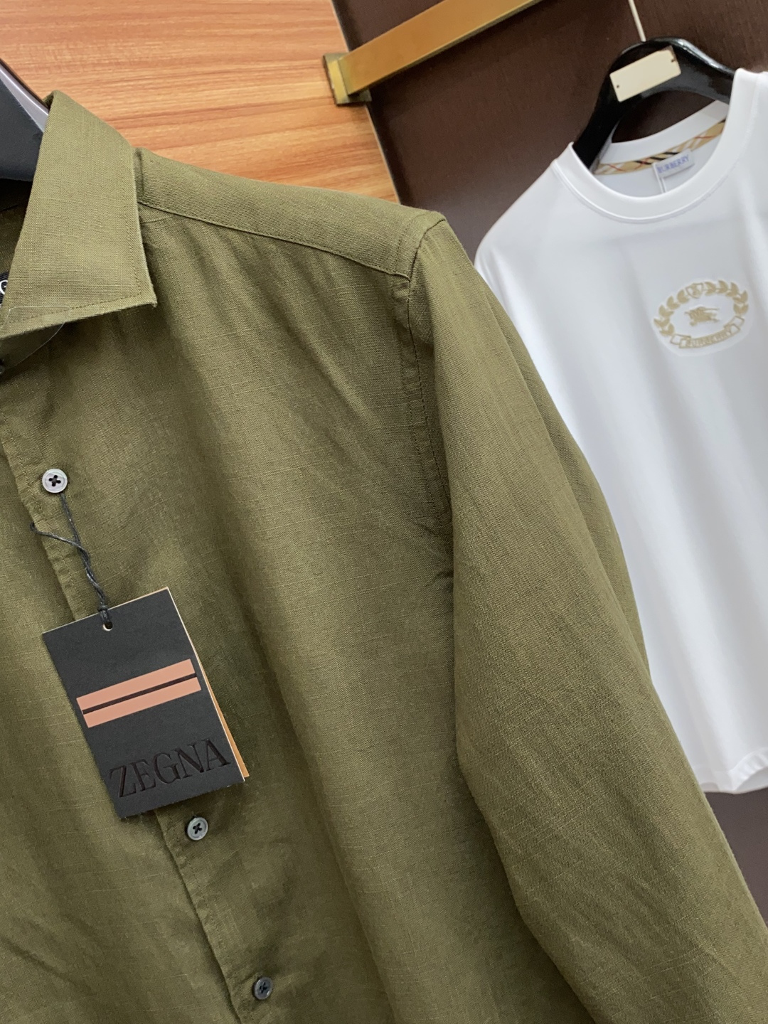 杰尼亚 2025专柜最新款麻料长袖衬衣，贸易公司渠道稀出，领先官网发售！经典休闲衬衫搭配独特的法式领设计