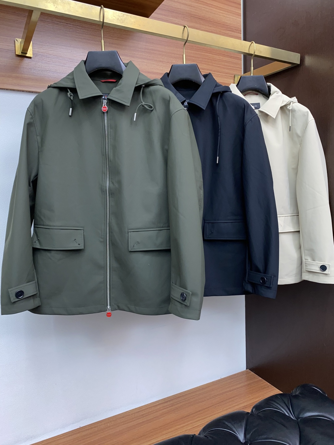 kiton 25ss最新品 经典双面夹克外套，设计帅气有型！百搭必备单品，时尚潮牌， 轻松营造酷帅氛围感