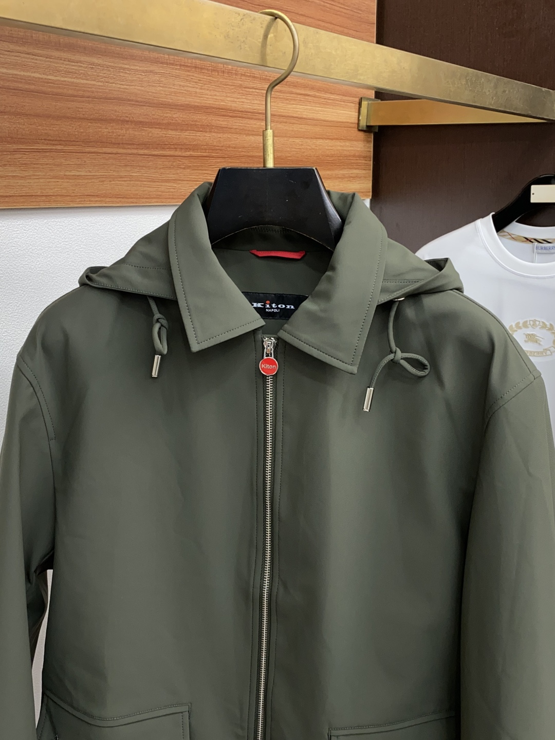 kiton 25ss最新品 经典双面夹克外套，设计帅气有型！百搭必备单品，时尚潮牌， 轻松营造酷帅氛围感
