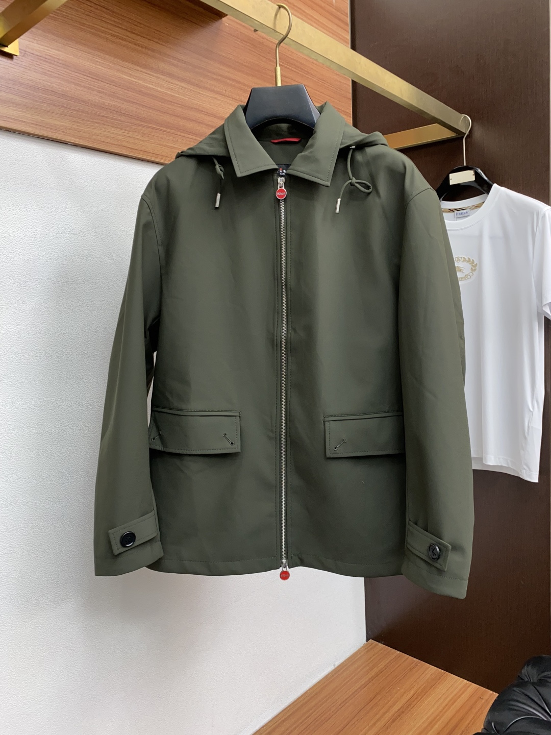 kiton 25ss最新品 经典双面夹克外套，设计帅气有型！百搭必备单品，时尚潮牌， 轻松营造酷帅氛围感