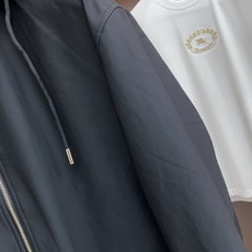 kiton 25ss最新品 经典双面夹克外套,设计帅气有型!百搭必备单品,时尚潮牌, 轻松营造酷帅氛围感 kiton 25ss最新品 经典双面夹克外套,设计帅气有型!百搭必备单品,时尚潮牌, 轻松营造酷帅氛围感