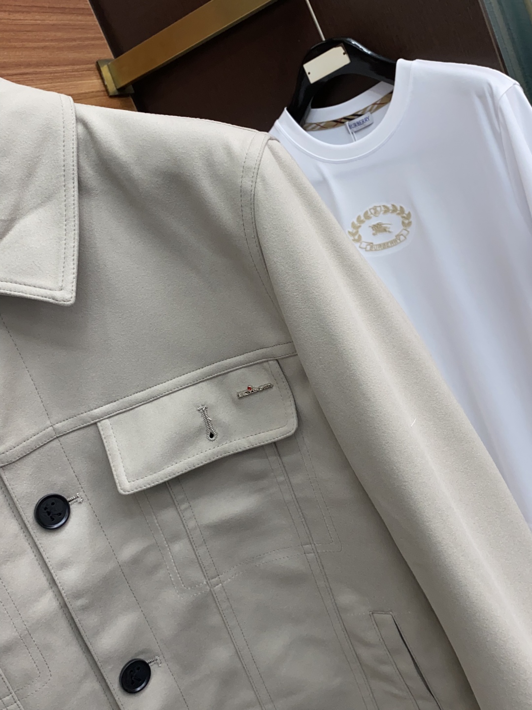 kiton 25ss最新品 经典双面夹克外套，设计帅气有型！百搭必备单品，时尚潮牌， 轻松营造酷帅氛围感