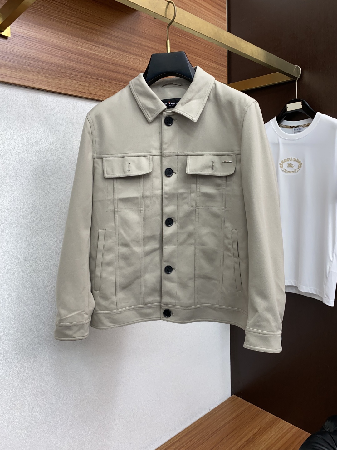 kiton 25ss最新品 经典双面夹克外套，设计帅气有型！百搭必备单品，时尚潮牌， 轻松营造酷帅氛围感