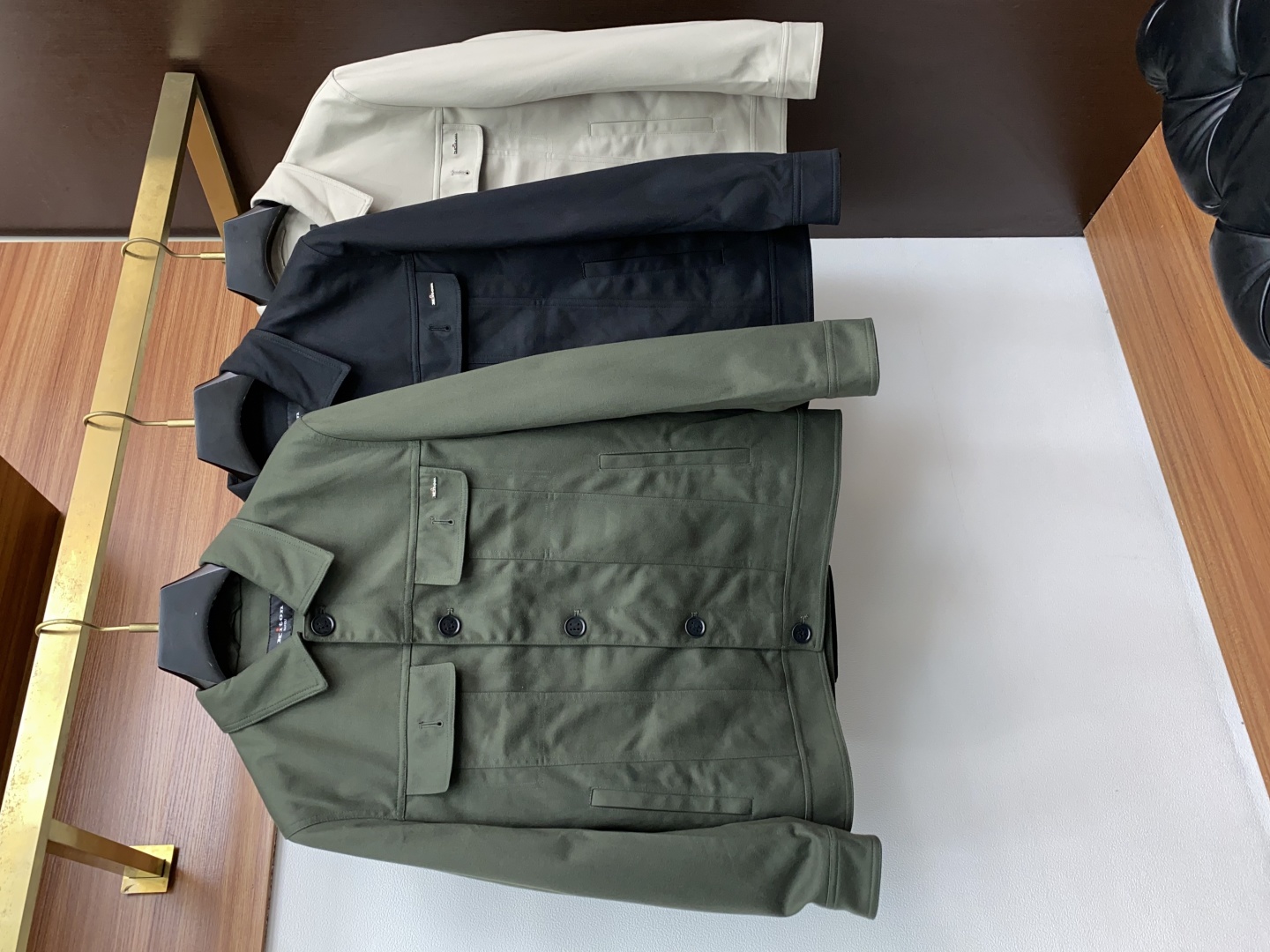 kiton 25ss最新品 经典双面夹克外套，设计帅气有型！百搭必备单品，时尚潮牌， 轻松营造酷帅氛围感