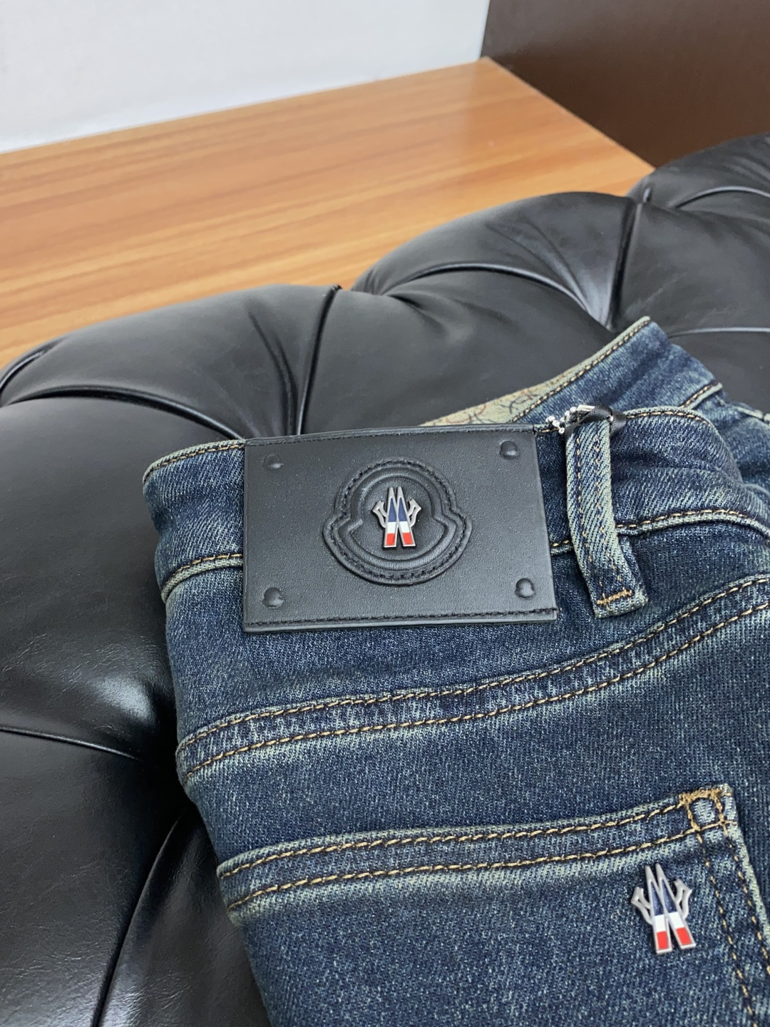 蒙口 25ss秋冬 新款 男士小直筒原单 牛仔裤 秋冬新款超柔软，弹力面料，复杂的手工艺叠加，任何一个洗