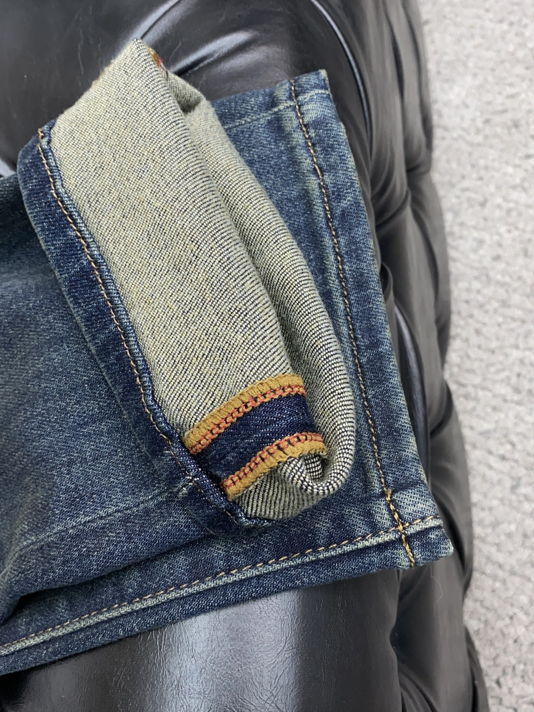 蒙口 25ss秋冬 新款 男士小直筒原单 牛仔裤 秋冬新款超柔软，弹力面料，复杂的手工艺叠加，任何一个洗