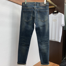 罗意威 修身时尚牛仔裤 精梳牛仔面料 设计亮点:五金色使用超A级电镀金属色:古金色A级工艺!定制专用金 罗意威 修身时尚牛仔裤 精梳牛仔面料 设计亮点:五金色使用超A级电镀金属色:古金色A级工艺!定制专用金