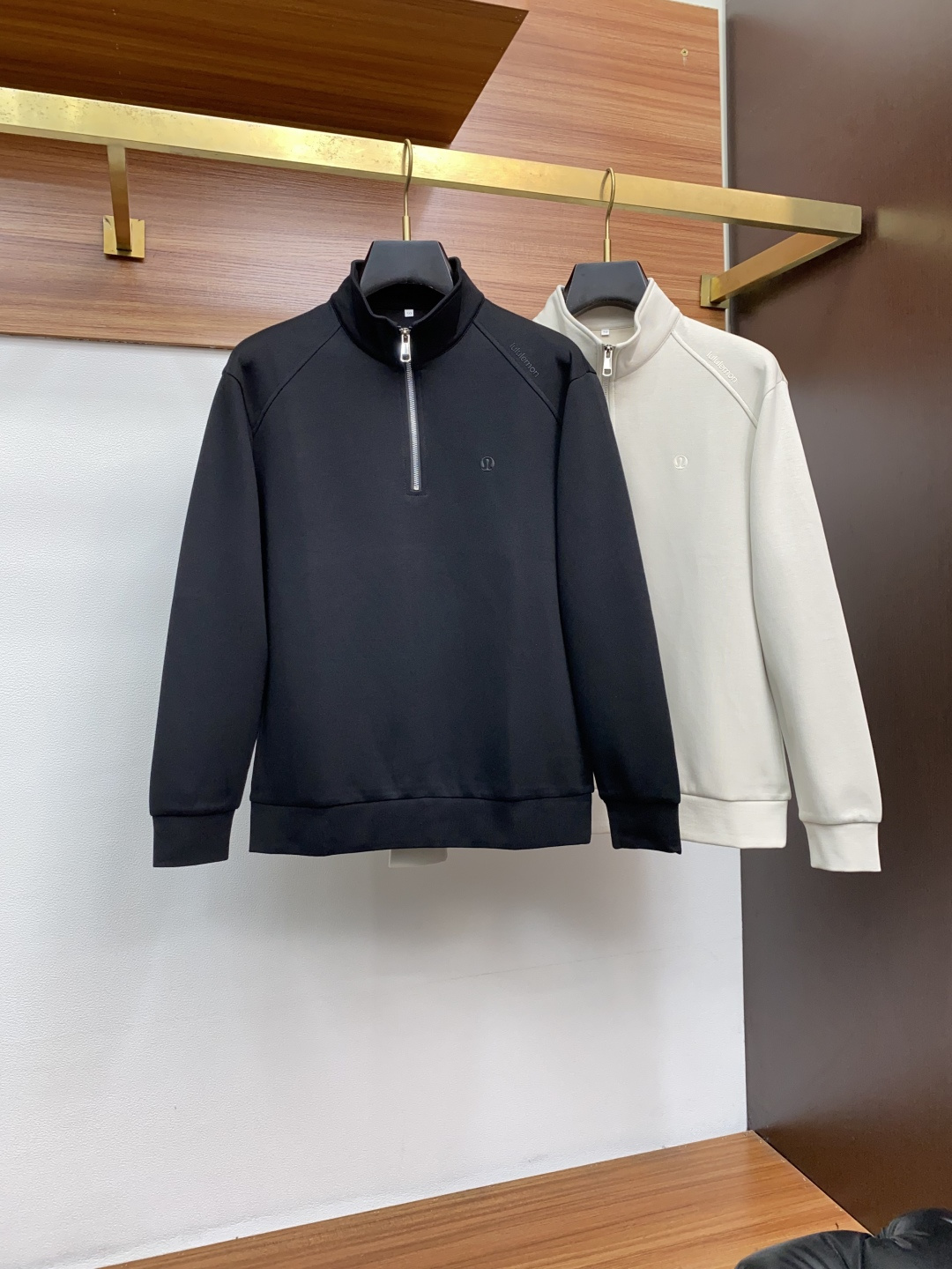 LULU 25秋冬家族男士高端简约小立领半拉链加厚空气棉长袖 卫衣，香港洋行渠道货，纯正血统品质，25年