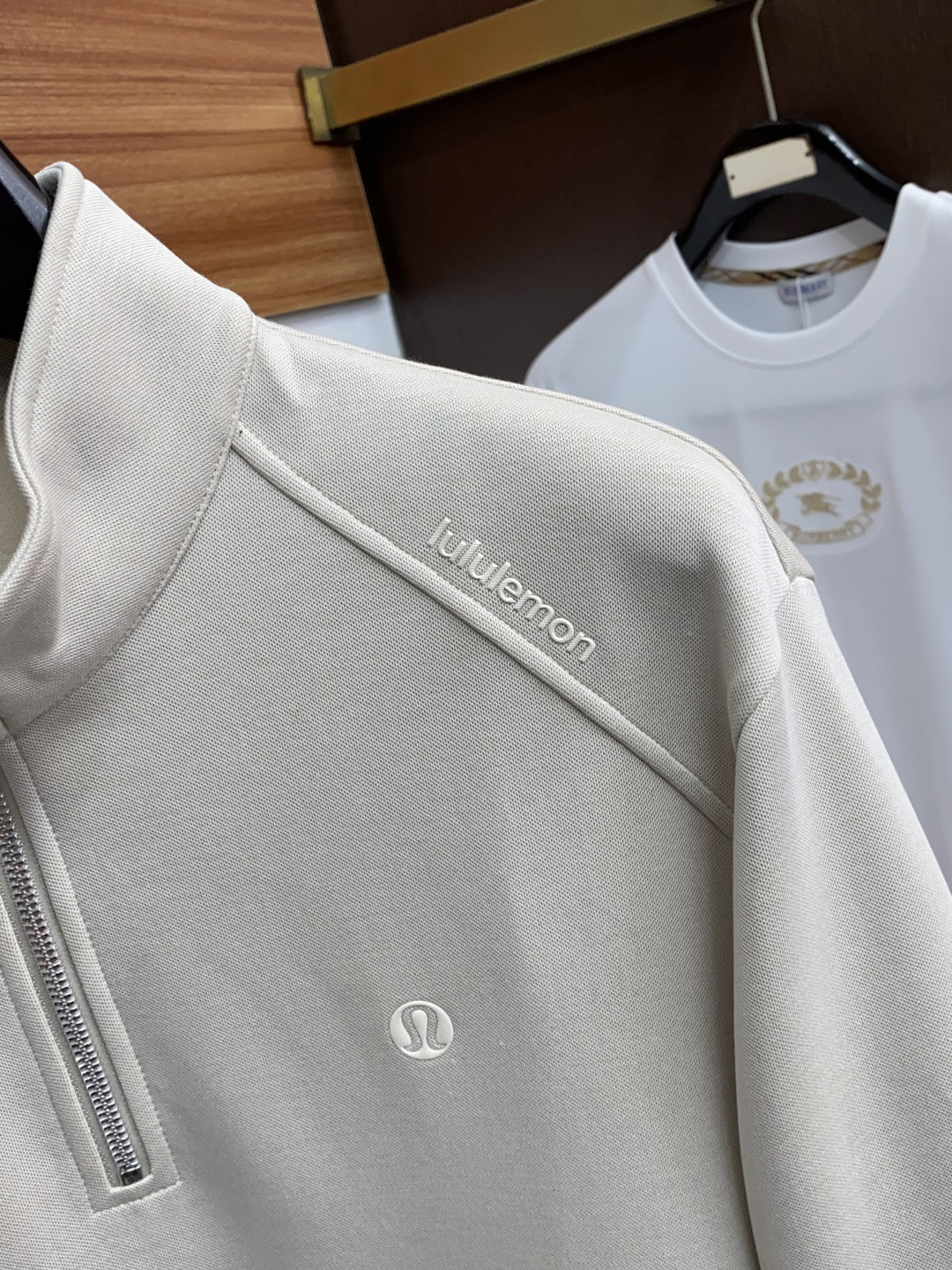 LULU 25秋冬家族男士高端简约小立领半拉链加厚空气棉长袖 卫衣，香港洋行渠道货，纯正血统品质，25年