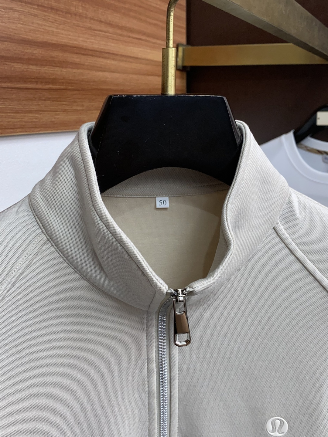 LULU 25秋冬家族男士高端简约小立领半拉链加厚空气棉长袖 卫衣，香港洋行渠道货，纯正血统品质，25年