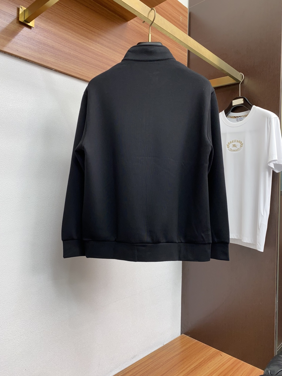 LULU 25秋冬家族男士高端简约小立领半拉链加厚空气棉长袖 卫衣，香港洋行渠道货，纯正血统品质，25年