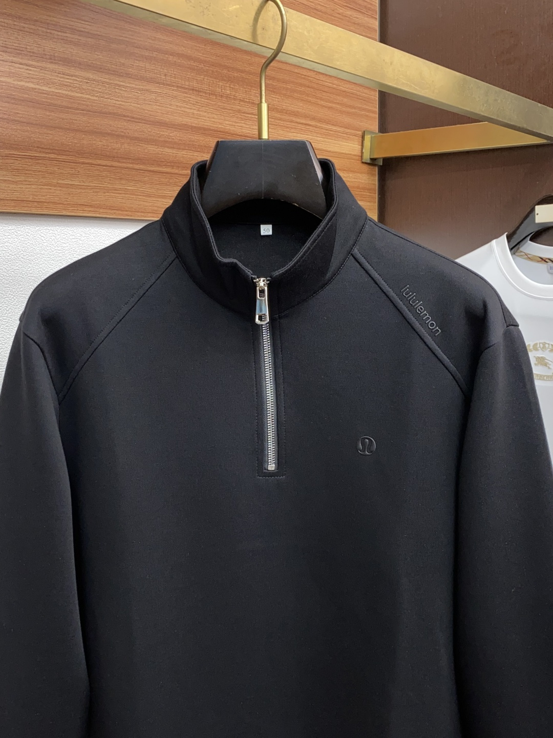 LULU 25秋冬家族男士高端简约小立领半拉链加厚空气棉长袖 卫衣，香港洋行渠道货，纯正血统品质，25年